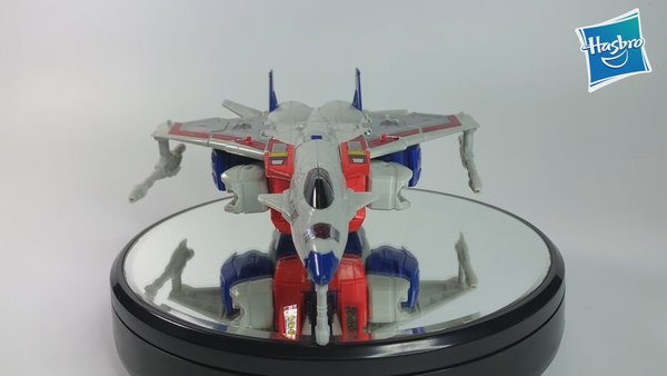 Power Of The Prime Starscream Voyager In Hand Look With Video And Screencaps 04 (4 of 50)